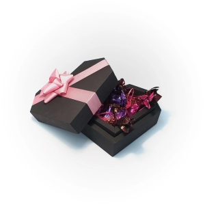 Фігурна коробка у вигляді серця для солодощів